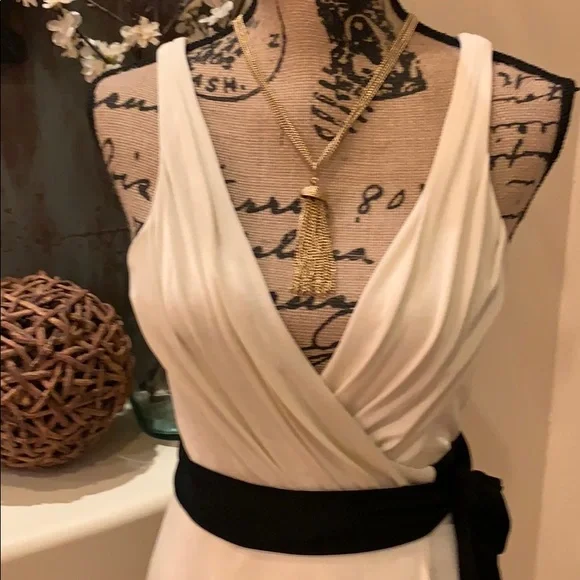 Diane Von Furstenberg Off-White and Black wrap dress - Picture 2 of 6